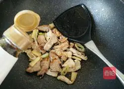 Illustration of how to make fried pork with pepper 4