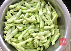 Illustration of how to make fried beans and meat 2