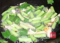 Illustration of how to make fried pork belly with winter bamboo shoots 5