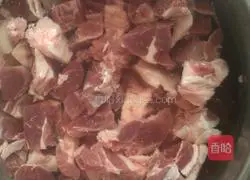 Illustration of how to make mutton stewed radish 2