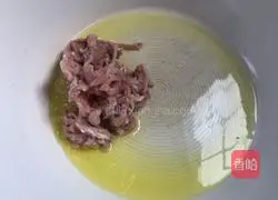 白玉Illustration of how to make stir-fried shredded pork with spicy mushrooms 5