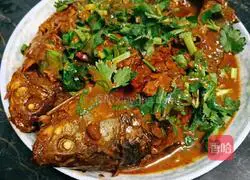 Illustration of braised crucian carp in sauce 9