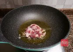 Illustration of how to make ginger-fried duck shreds 6