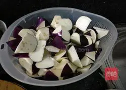 Illustration of how to make fish-flavored minced pork and eggplant 1