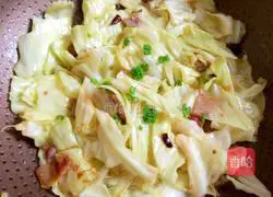 Illustration of how to make hot and sour shredded cabbage 9