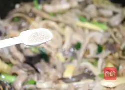 Illustration of how to make fried pork belly with winter bamboo shoots 6