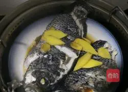 Illustration of how to make scallion oil fish 3