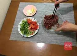 Illustration of how to make green pepper beef 2