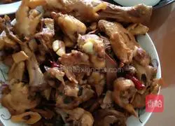 Dried bamboo shoots and braised chicken Practice illustration 3