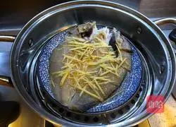 Illustration of how to steam salted fish 7