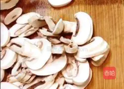 Sichuan - Illustration of how to make stir-fried mushrooms 4