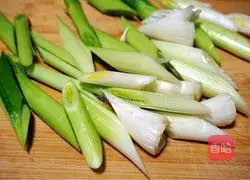 Illustration of how to make twice-cooked pork with green garlic 4