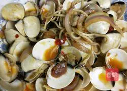 Fry the onions until white Illustration of Bei's practice 7