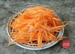 Illustration of how to make scrambled eggs with carrots 1