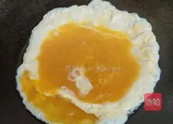 Illustration of how to make scrambled eggs with tomatoes 6