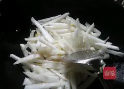 Illustration of how to make carrot fish 12