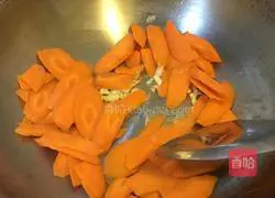 Beef fried with carrots (celery, onion) Practice illustration 4