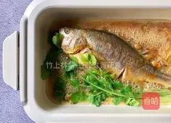Illustration of how to cook yellow croaker with bean paste 7