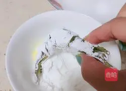 Illustration of how to make honey tomato prawns 3