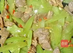 How to stir-fry pork tongue with lettuce Illustration 15