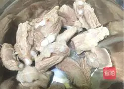 Illustration of how to make braised pork ribs with rice 2