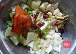 Illustration of how to make carrot stew with fat sausage 3