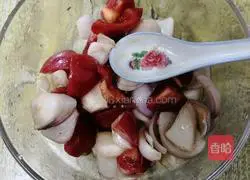 Illustration of how to make onions and tomatoes 4