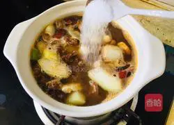 Illustration of how to make braised beef brisket and stewed winter melon in a casserole 7