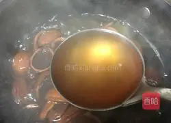 Illustration of how to cook quail eggs in walnut shells 5
