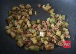 Illustration of how to make diced cucumber 6