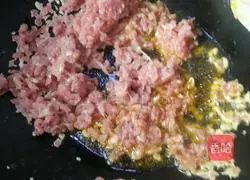 Illustration of making minced meat vermicelli pot 1