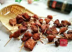 Illustration of how to make spicy toothpick meat 10