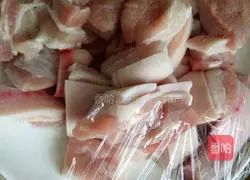 Illustration of how to make braised pork 1