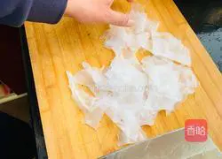 Illustration of how to make meat powder skin 5