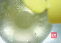 Illustration of how to make hibiscus crab bucket 8