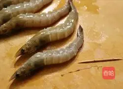 Illustration of how to make garlic shrimps 3