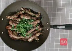 Illustration of how to make salt and pepper shrimp 7