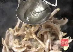 Illustration of braised duck feet and pork ribs 5