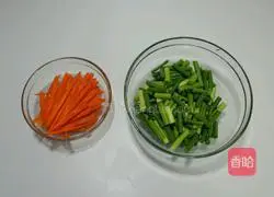 Illustration of how to make fried shredded eggs with garlic moss 1