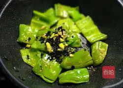 Illustration of how to make tiger skin pepper 7