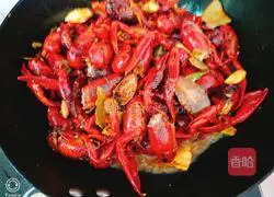 Illustration of how to make spicy crayfish 8