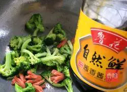Illustration of how to make crispy sausage with broccoli 7