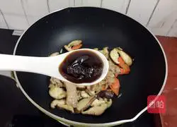 Illustration of how to make fried pork with mushrooms 15