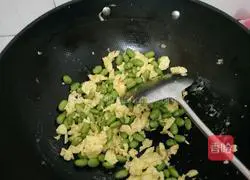 Illustration of how to make scrambled eggs with edamame 6