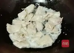Illustration of how to make mushroom meat slices 4
