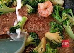Illustration of how to make shrimp and broccoli 10