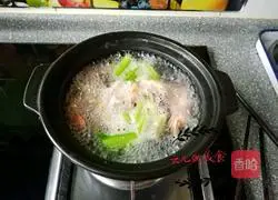 Illustration of two home-cooked shrimp recipes 17