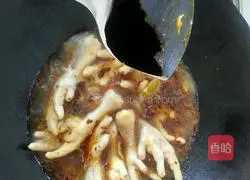 Illustration of braised chicken feet 10