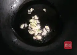 Illustration of how to make spicy stir-fried chicken wishbone 4