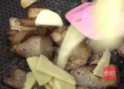 Illustration of how to make fried bell pepper with soy sauce meat 6